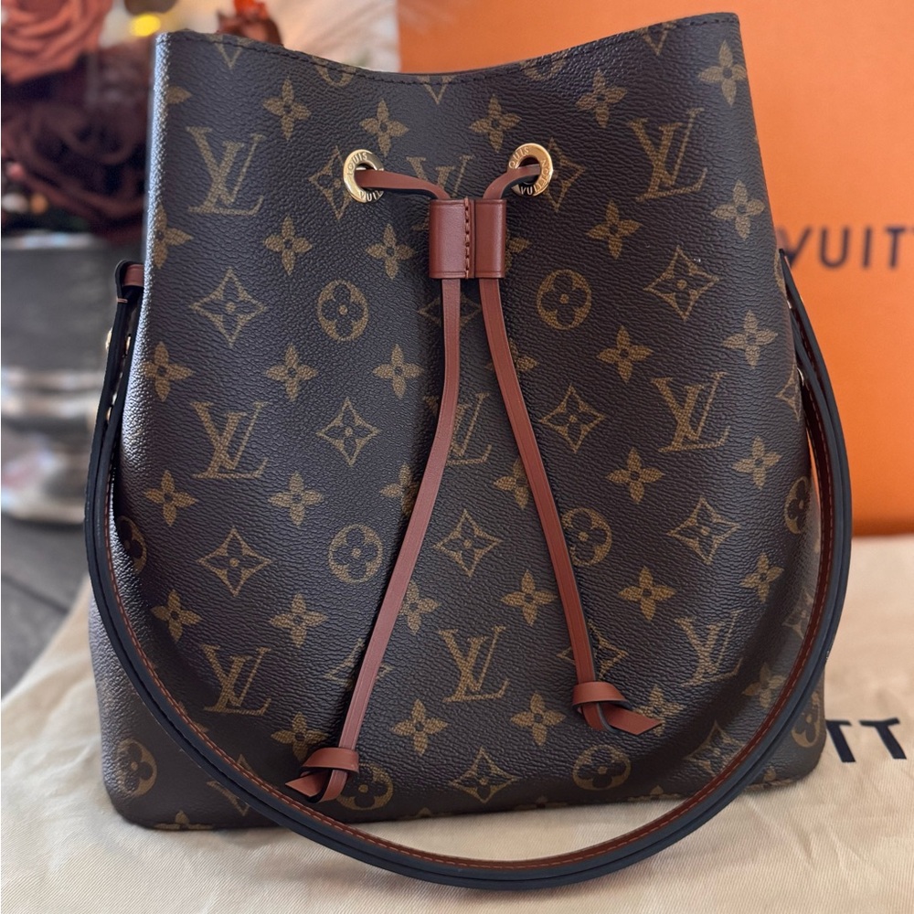 NEW Louis Vuitton Neonoe Caramel Bag